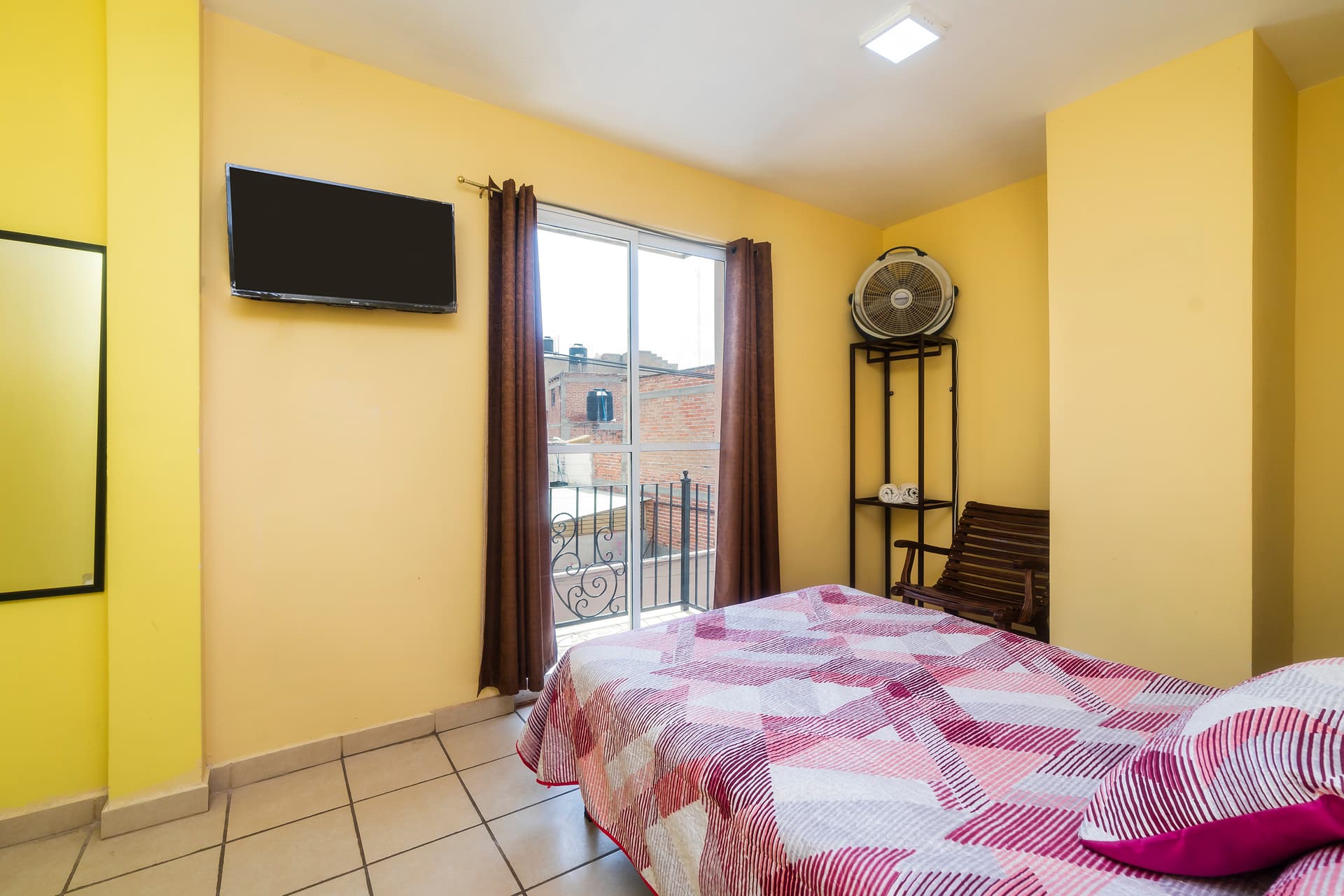 Sencilla con Balcon imagen 4