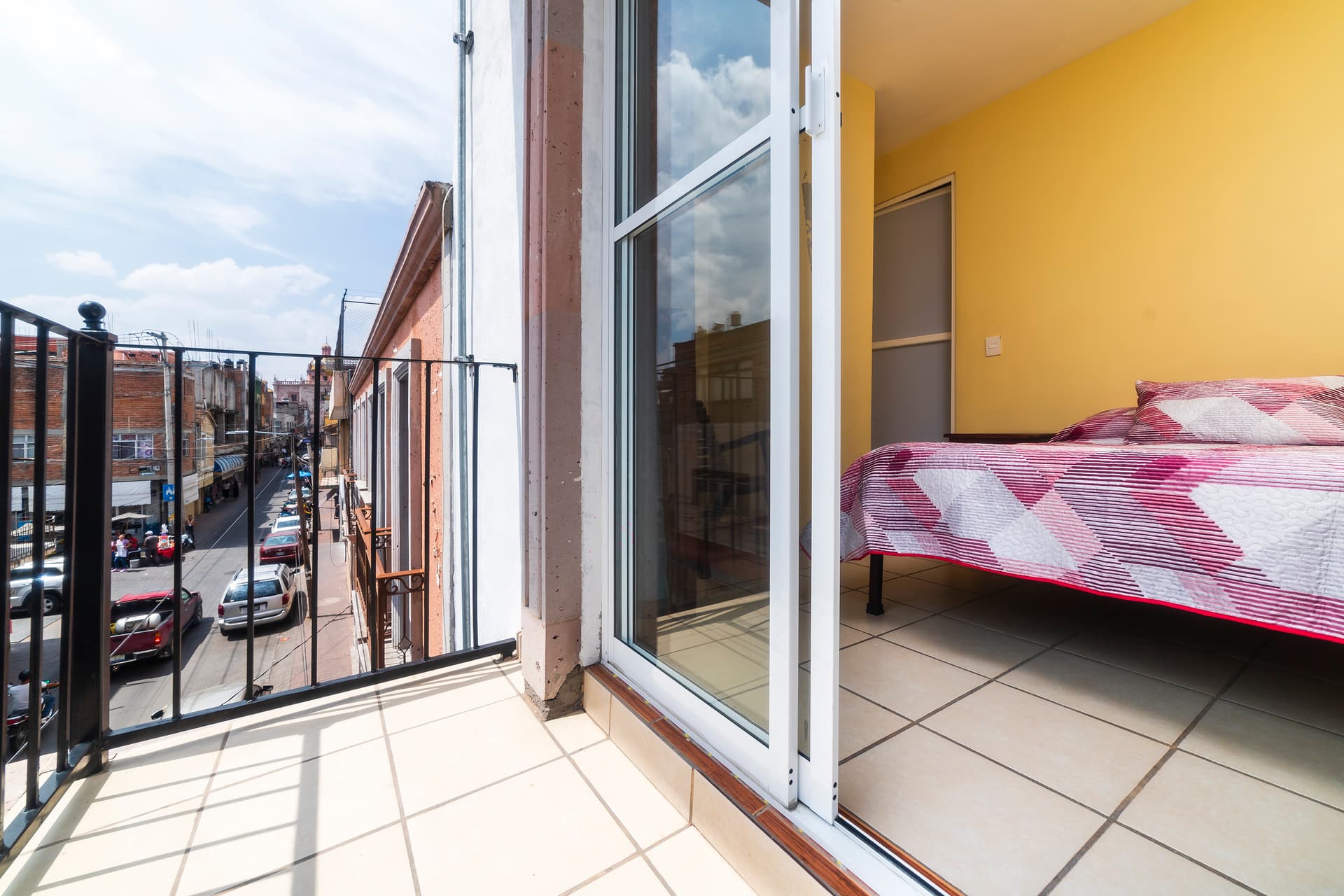 Sencilla con Balcon imagen 4